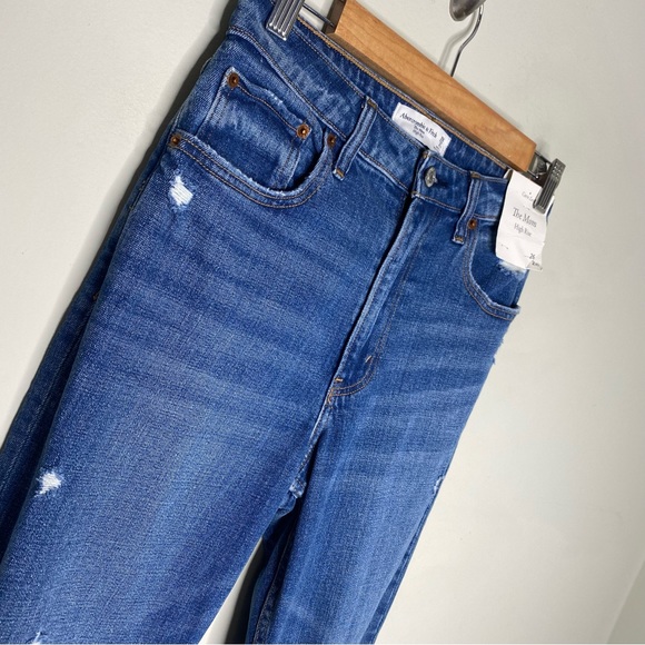 ✨NWT Abercrombie & Fitch Distressed The Mom High Rise Jeans Size 2 26 X SHORT - Picture 4 of 12